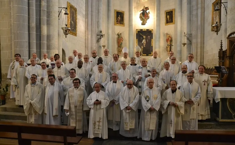 Foto 2 - Los sacerdotes diocesanos se re&uacute;nen en la misa de consagraci&oacute;n del Santo Crisma