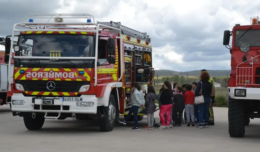 Foto 2 - Cerca de 550 escolares descubren los entresijos del Parque de Bomberos y c&oacute;mo reaccionar a un fuego