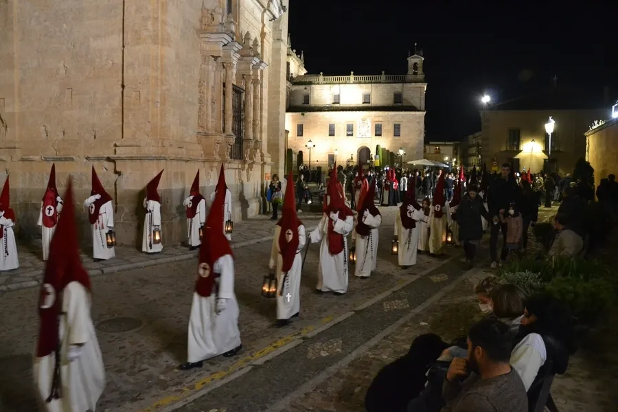Foto 9 - El restaurado Cristo del Silencio reina en la noche del Jueves Santo junto al debutante Lignum Crucis