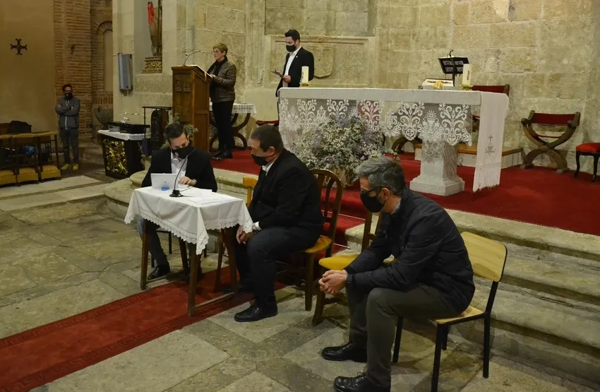Foto 7 - La Cofrad&iacute;a del Silencio homenajea por sorpresa a su capell&aacute;n, &Aacute;ngel Mart&iacute;n Carballo