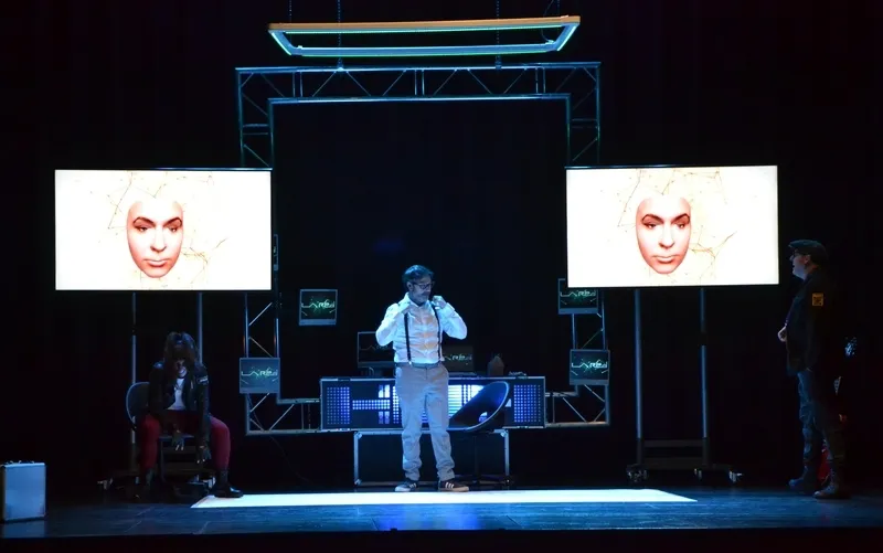 Foto 6 - Alumnos de Secundaria se conciencian sobre el ciberacoso a trav&eacute;s del teatro