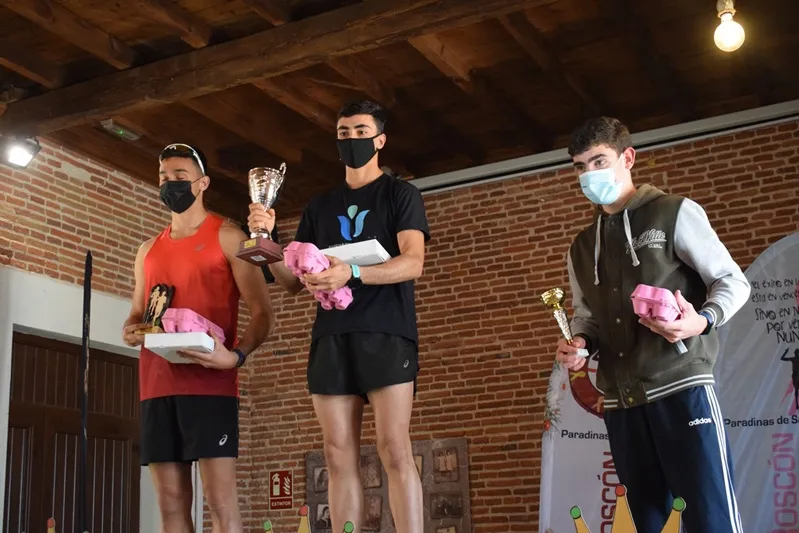 Paradinas ha vivido este domingo la novena Carrera del Roscón 