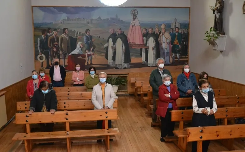 Foto 5 - Recuerdo a las cofrades difuntas en la recta final de la novena a la Virgen de los Remedios