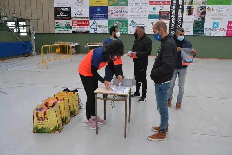 Foto 6 - Tarde de recogida de dorsales en el transformado Pabell&oacute;n de Conde de Fox&aacute;