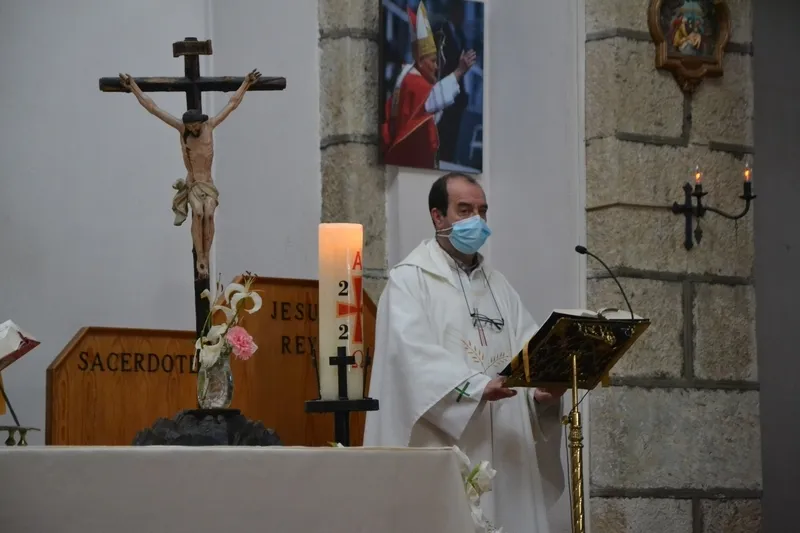 Foto 2 - Recuerdo a las cofrades difuntas en la recta final de la novena a la Virgen de los Remedios