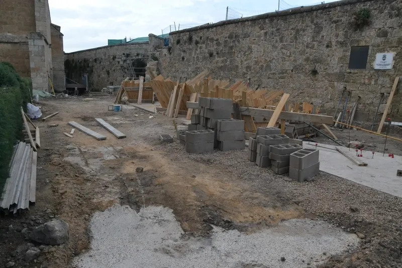 Foto 6 - Prosiguen las obras de la Plazuela de Amayuelas con la recreaci&oacute;n del &ldquo;dramatismo&rdquo;