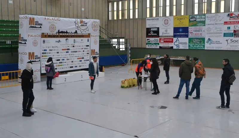 Foto 3 - Tarde de recogida de dorsales en el transformado Pabell&oacute;n de Conde de Fox&aacute;