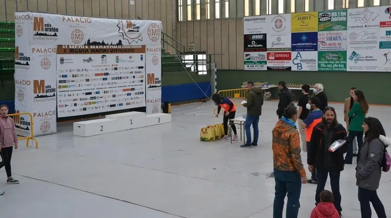 Foto 2 - Tarde de recogida de dorsales en el transformado Pabell&oacute;n de Conde de Fox&aacute;