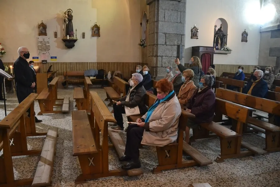 Foto 9 - El Coro de San Andr&eacute;s se une al ambiente semanasantero con un concierto