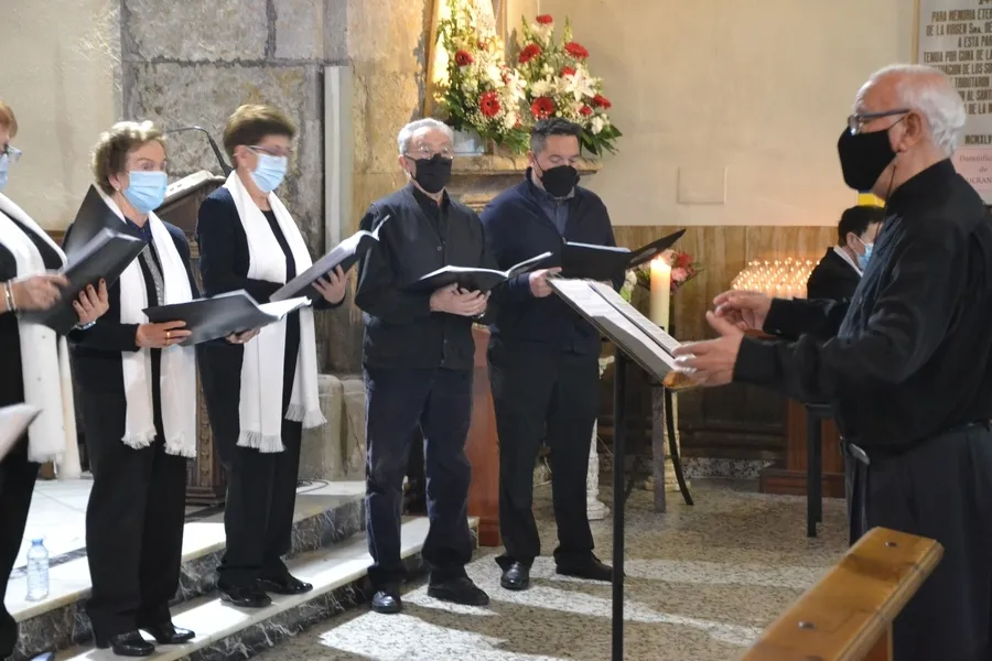 Foto 8 - El Coro de San Andr&eacute;s se une al ambiente semanasantero con un concierto