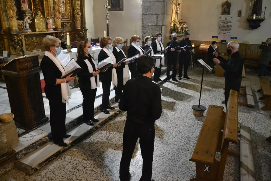Foto 7 - El Coro de San Andr&eacute;s se une al ambiente semanasantero con un concierto