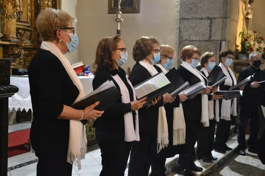 Foto 6 - El Coro de San Andr&eacute;s se une al ambiente semanasantero con un concierto