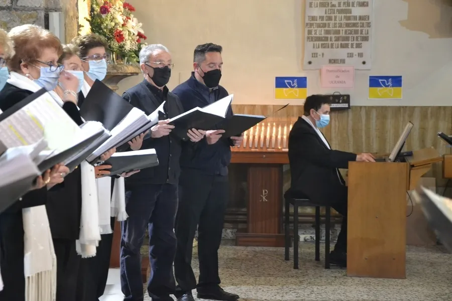 Foto 5 - El Coro de San Andr&eacute;s se une al ambiente semanasantero con un concierto