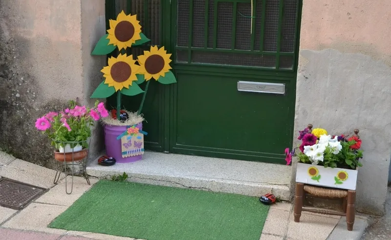 Foto 11 - As&iacute; lucen las tres &uacute;nicas zonas apuntadas al 2&ordm; Concurso Floral de Primavera