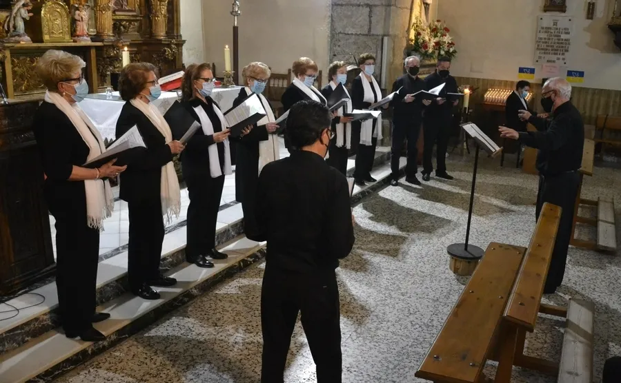 Foto 3 - El Coro de San Andr&eacute;s se une al ambiente semanasantero con un concierto
