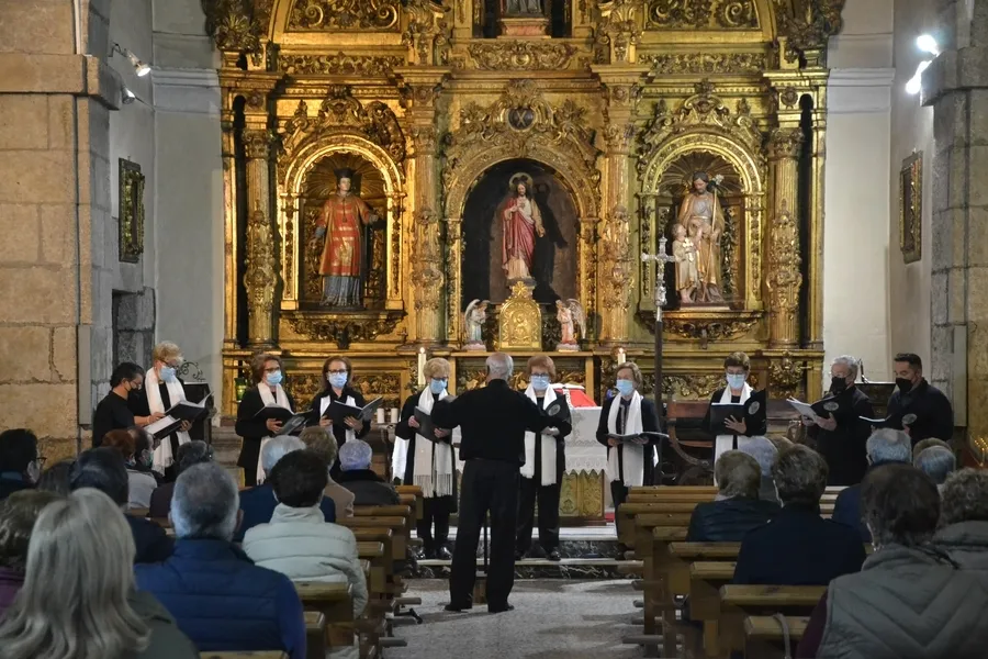 Foto 2 - El Coro de San Andr&eacute;s se une al ambiente semanasantero con un concierto