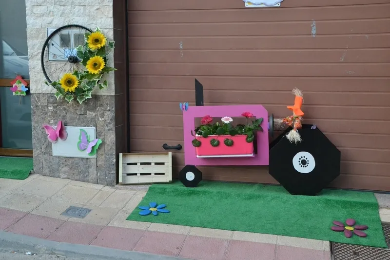 Foto 9 - As&iacute; lucen las tres &uacute;nicas zonas apuntadas al 2&ordm; Concurso Floral de Primavera