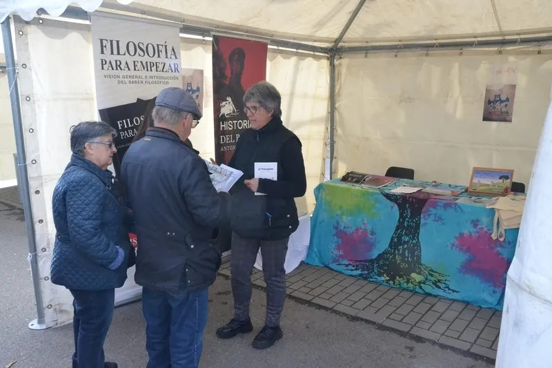 Foto 5 - El sol facilita una buena tarde de Feria del Libro con mucho protagonismo infantil