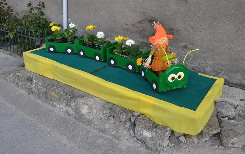 Foto 6 - As&iacute; lucen las tres &uacute;nicas zonas apuntadas al 2&ordm; Concurso Floral de Primavera