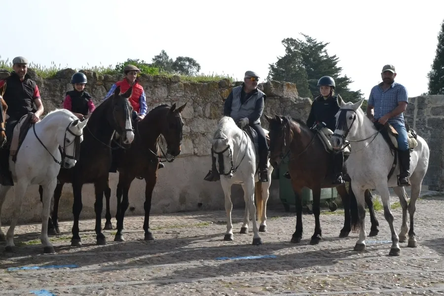 Foto 10 - Una decena de jinetes toma parte en la XI Ruta de las Fortificaciones de Frontera a caballo