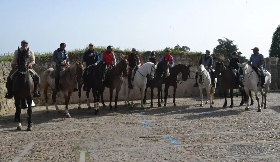 Foto 9 - Una decena de jinetes toma parte en la XI Ruta de las Fortificaciones de Frontera a caballo