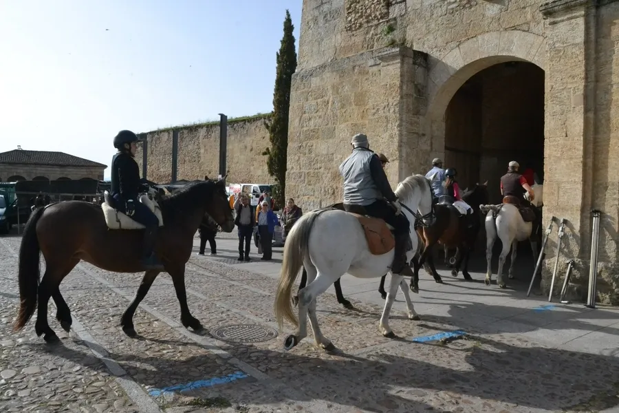 Foto 6 - Una decena de jinetes toma parte en la XI Ruta de las Fortificaciones de Frontera a caballo