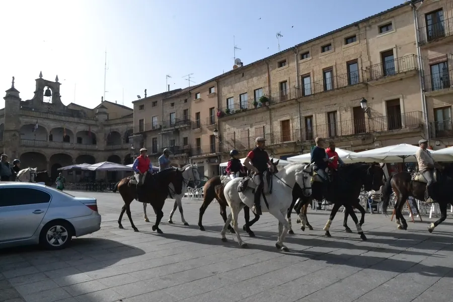 Foto 4 - Una decena de jinetes toma parte en la XI Ruta de las Fortificaciones de Frontera a caballo