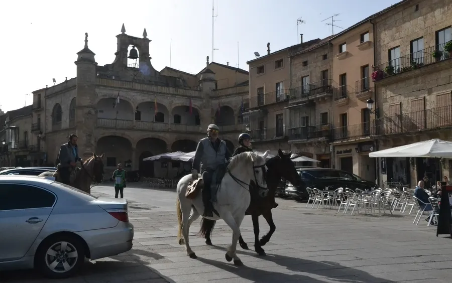Foto 3 - Una decena de jinetes toma parte en la XI Ruta de las Fortificaciones de Frontera a caballo