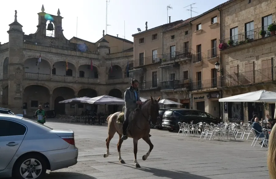 Foto 2 - Una decena de jinetes toma parte en la XI Ruta de las Fortificaciones de Frontera a caballo