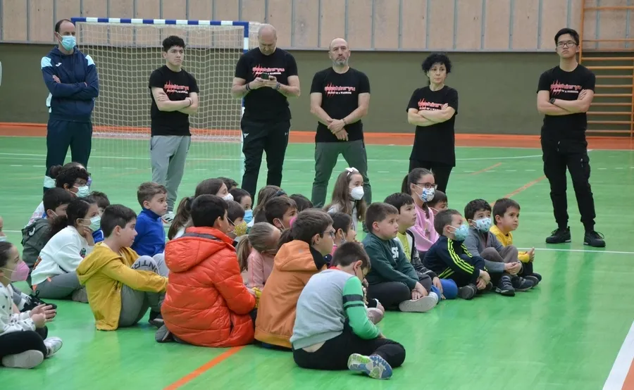 Foto 7 - Medio centenar de chavales se conciencia sobre el acoso escolar