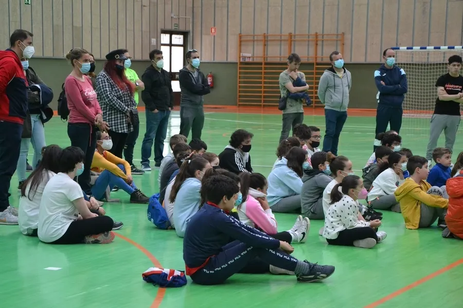 Foto 6 - Medio centenar de chavales se conciencia sobre el acoso escolar