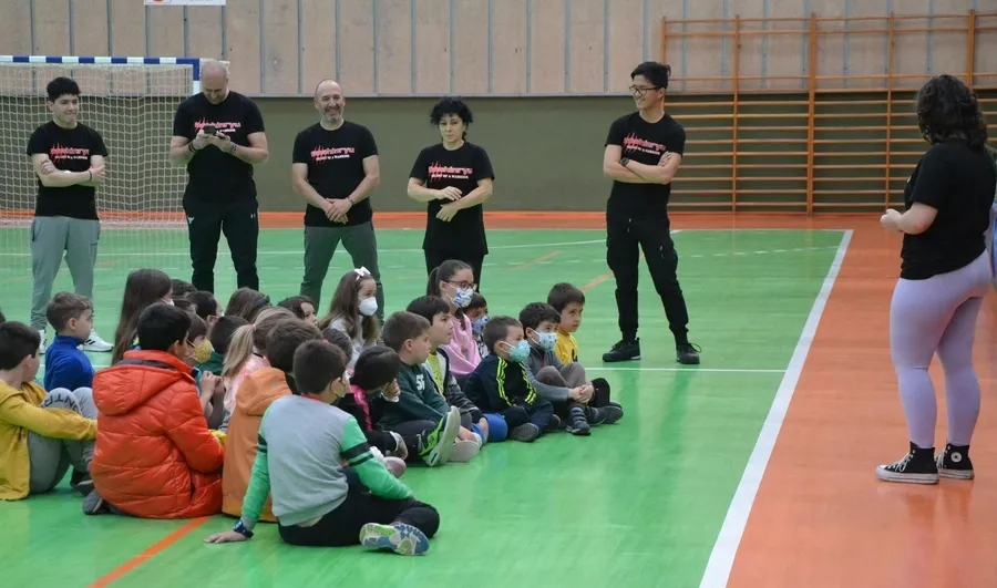 Foto 3 - Medio centenar de chavales se conciencia sobre el acoso escolar