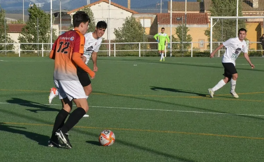 Foto 6 - #M [23|24 ABR] El Ciudad Rodrigo Infantil cierra la liga como local con una justa victoria ante el Ribert