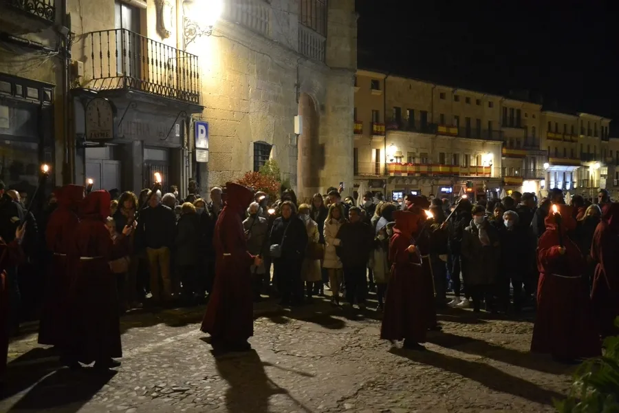 Foto 8 - Recuperada en una agradable velada la aplazada procesi&oacute;n de las Cinco Llagas de Cristo