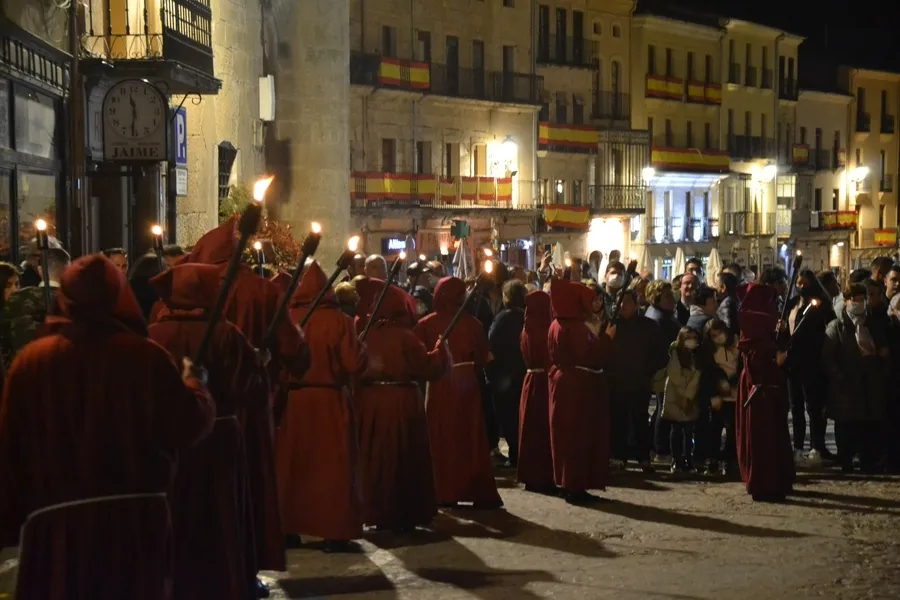Foto 7 - Recuperada en una agradable velada la aplazada procesi&oacute;n de las Cinco Llagas de Cristo