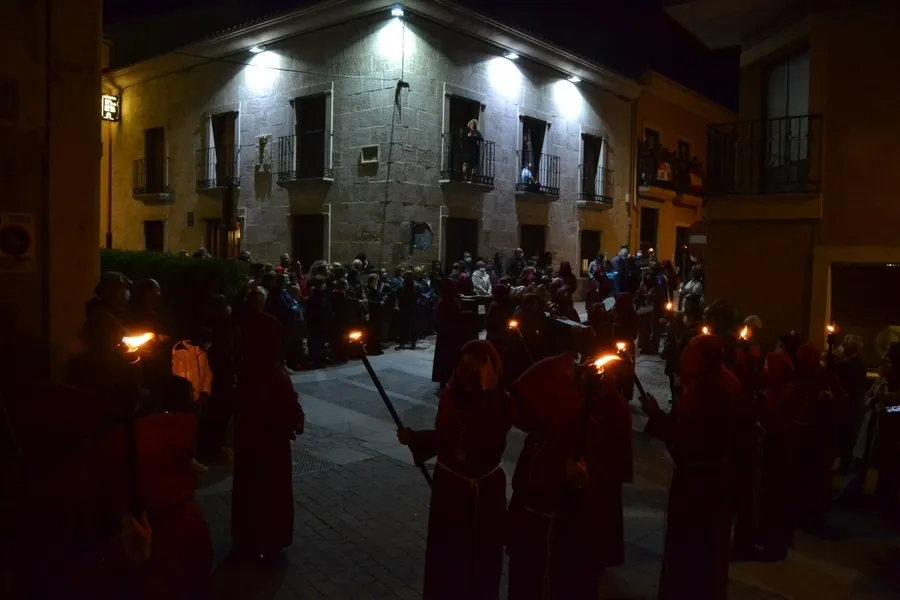 Foto 4 - Recuperada en una agradable velada la aplazada procesi&oacute;n de las Cinco Llagas de Cristo