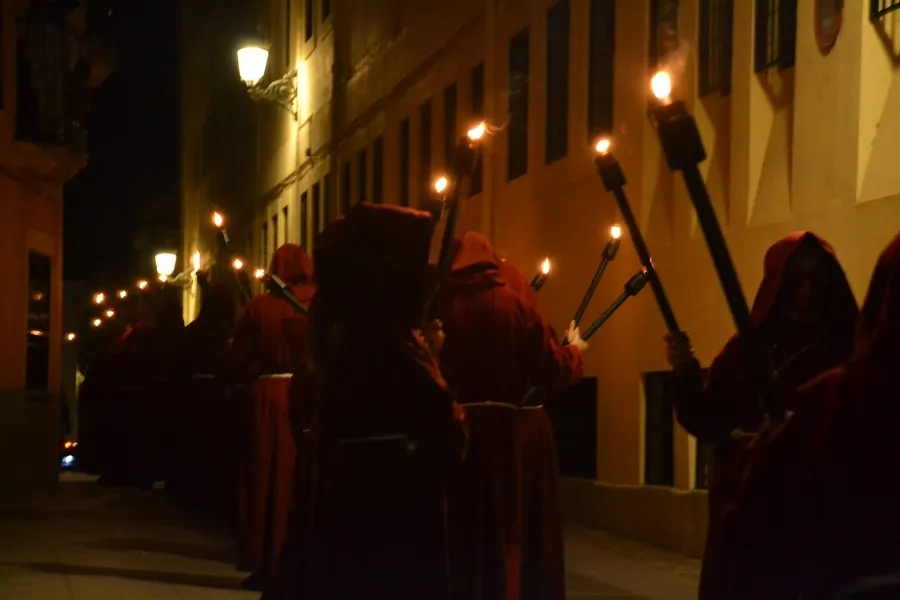 Foto 3 - Recuperada en una agradable velada la aplazada procesi&oacute;n de las Cinco Llagas de Cristo