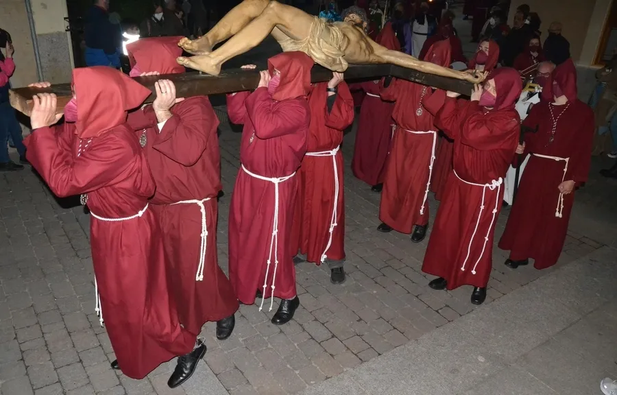 Foto 2 - Recuperada en una agradable velada la aplazada procesi&oacute;n de las Cinco Llagas de Cristo
