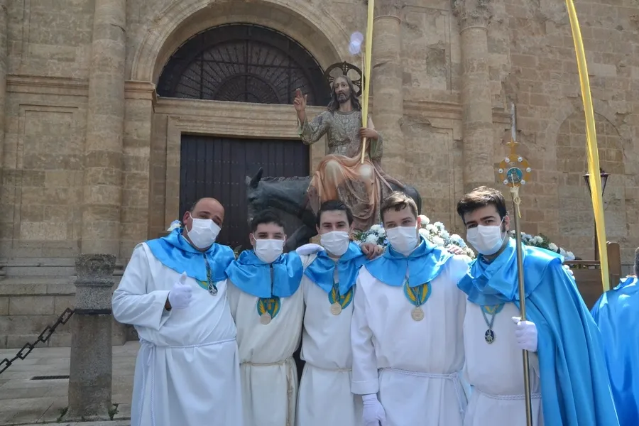 Foto 10 - La Borriquilla accede al recinto hist&oacute;rico pidiendo por la paz en Ucrania y en el mundo