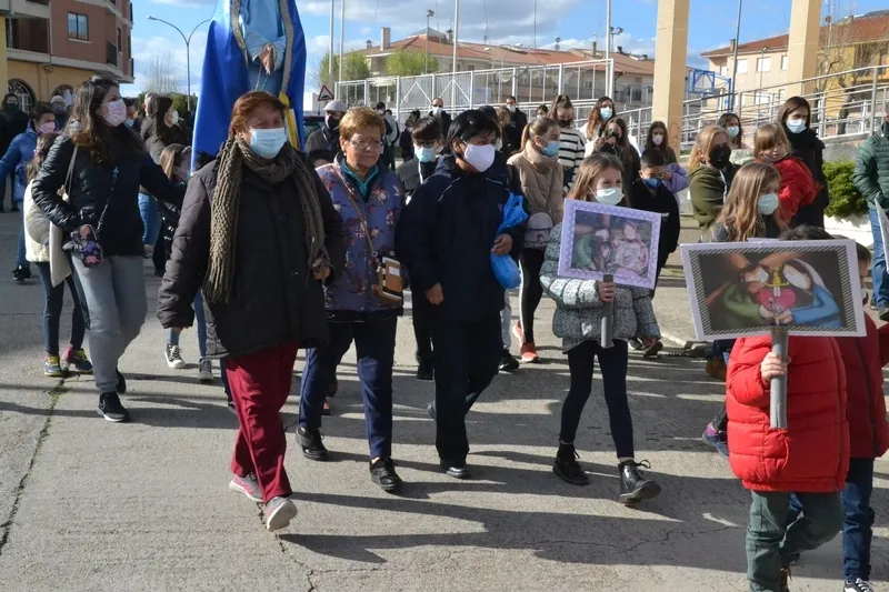 Foto 8 - El Viacrucis de los Ni&ntilde;os devuelve la Semana Santa a las calles tres a&ntilde;os despu&eacute;s