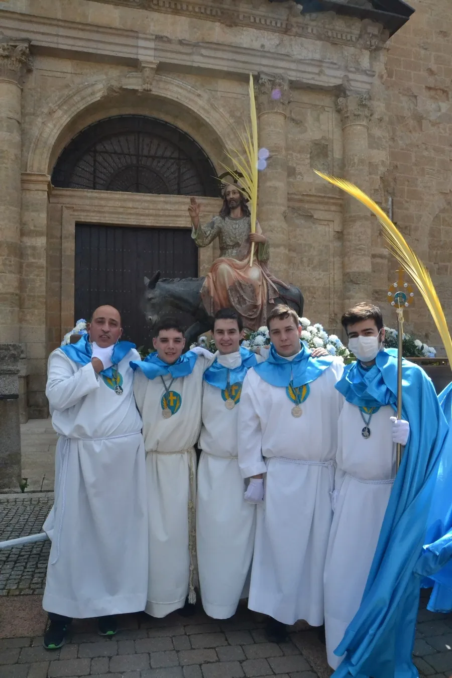 Foto 9 - La Borriquilla accede al recinto hist&oacute;rico pidiendo por la paz en Ucrania y en el mundo