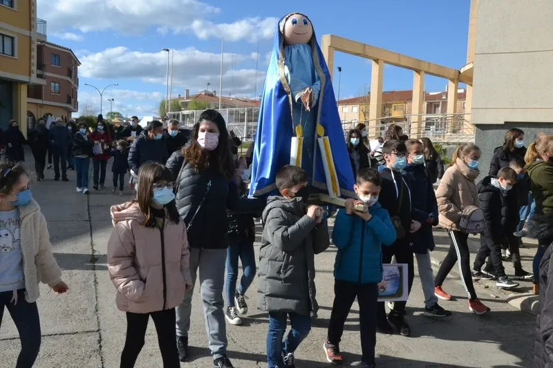 Foto 7 - El Viacrucis de los Ni&ntilde;os devuelve la Semana Santa a las calles tres a&ntilde;os despu&eacute;s