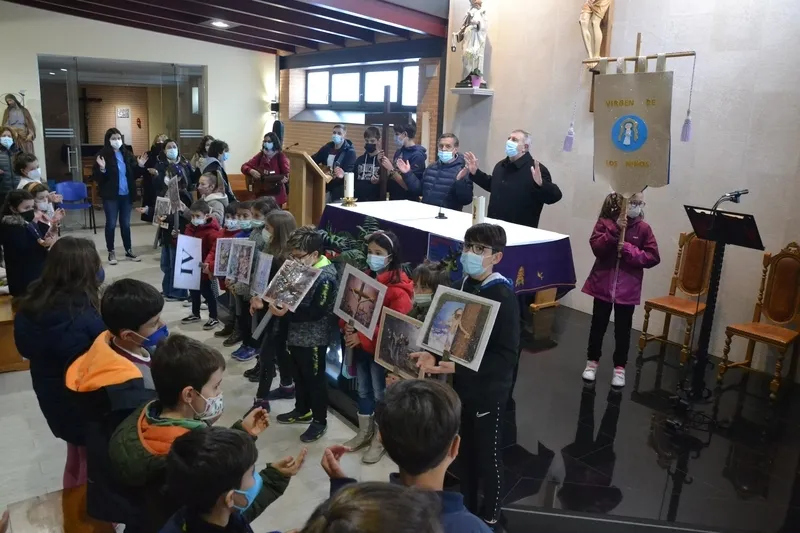 Foto 3 - El Viacrucis de los Ni&ntilde;os devuelve la Semana Santa a las calles tres a&ntilde;os despu&eacute;s