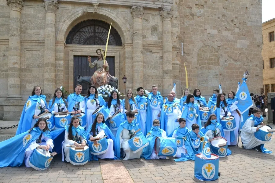 Foto 5 - La Borriquilla accede al recinto hist&oacute;rico pidiendo por la paz en Ucrania y en el mundo