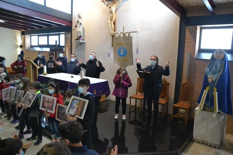Foto 2 - El Viacrucis de los Ni&ntilde;os devuelve la Semana Santa a las calles tres a&ntilde;os despu&eacute;s