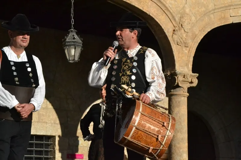 Foto 10 - El reconocimiento al Mariquelo culmina una intensa tarde festiva con varios hist&oacute;ricos en liza