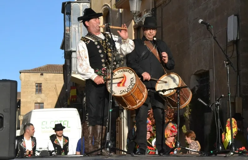 Foto 7 - El reconocimiento al Mariquelo culmina una intensa tarde festiva con varios hist&oacute;ricos en liza