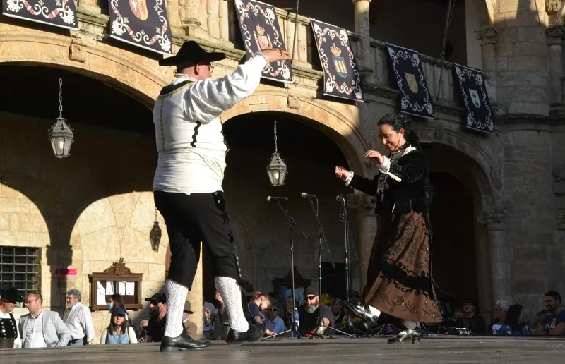 Foto 6 - El reconocimiento al Mariquelo culmina una intensa tarde festiva con varios hist&oacute;ricos en liza