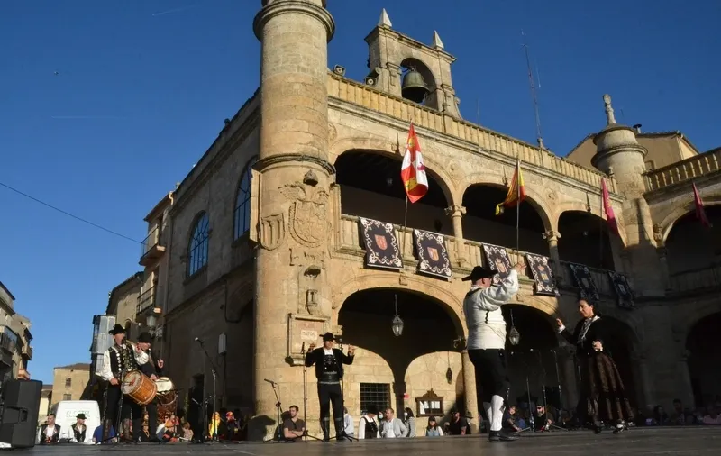 Foto 5 - El reconocimiento al Mariquelo culmina una intensa tarde festiva con varios hist&oacute;ricos en liza