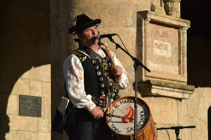 Foto 4 - El reconocimiento al Mariquelo culmina una intensa tarde festiva con varios hist&oacute;ricos en liza